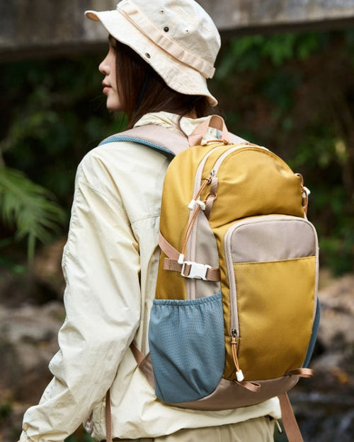 Sac Compact 23 L porté en extérieur